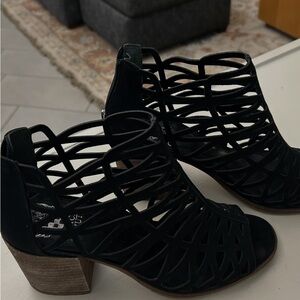 Heeled SandalsElegant Black Cutout ByVince Camuto   size 8 M. Great shape